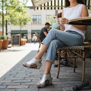 Jellypop gold Open-Toe Wedge Sandals with Leopard-Print Platform size 6.5